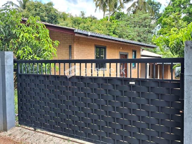 Residential Land with House for Sale – Yakkala.
