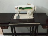 Singer Zig zag sewing Machine with Table