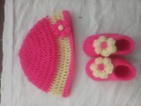 Wool hat and wool shoes for newborn